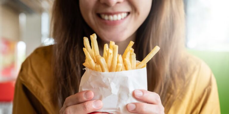 Pourquoi les frites peuvent être un boost d'électrolytes bon marché pour les coureurs
