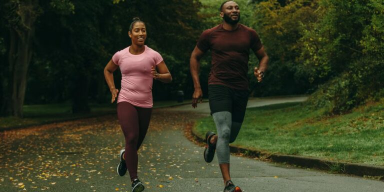 Rythme de course facile : pourquoi ralentir vous aide à courir davantage
