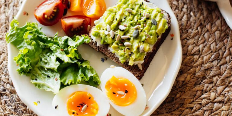 Collations riches en protéines : 14 recettes et options emballées pour les coureurs
