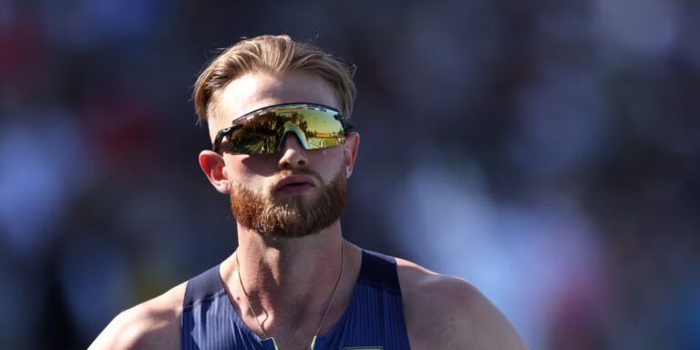 Comment Josh Kerr s'entraîne pour le record du monde du mile dans sa chambre
