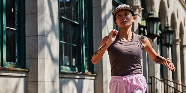 Courir en musique : avantages, risques et conseils pour le jour de la course
