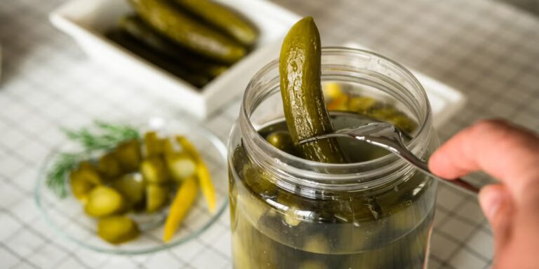 Limonade aux cornichons pour les coureurs : une recette de boisson de récupération

