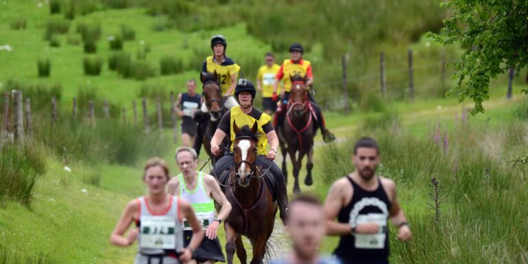 Marathon homme contre cheval : pourquoi les coureurs ont désormais une vraie chance
