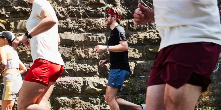 Quel est le rythme de course moyen par mile ? Nous avons les statistiques, basées sur le groupe d'âge
