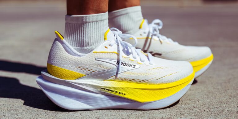 Sortie de la chaussure de course Brooks Hyperion Max 4
