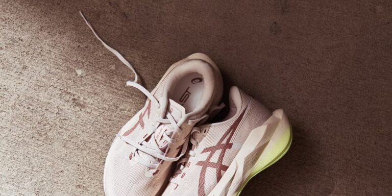 Test de l'Asics Novablast 6 : l'A-TPU à l'avant-pied offre bien plus de plaisir
