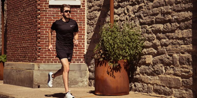 Comment l'entraînement thermique peut améliorer vos performances en course d'automne

