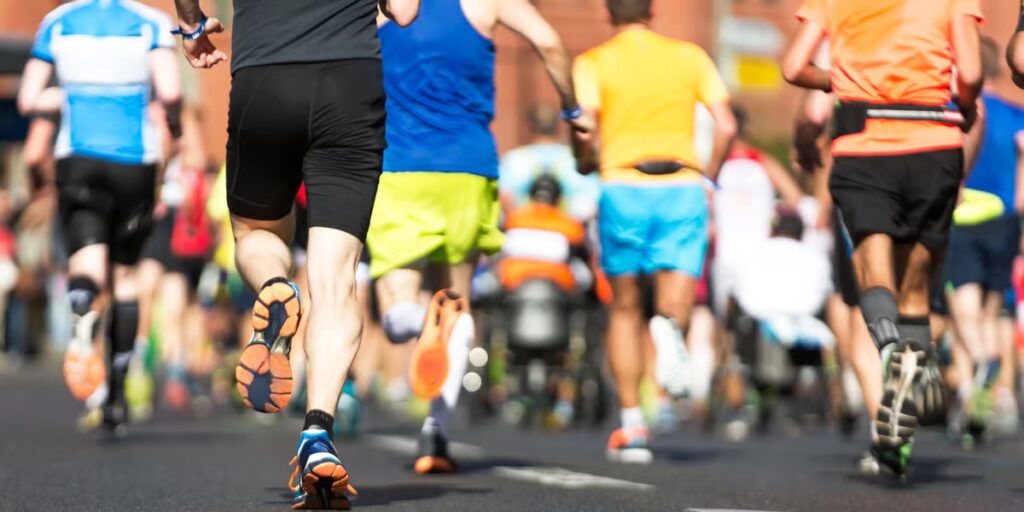 « Erreur embarrassante » : les responsables admettent que le parcours du marathon d'Edmonton était trop long de 674,7 mètres