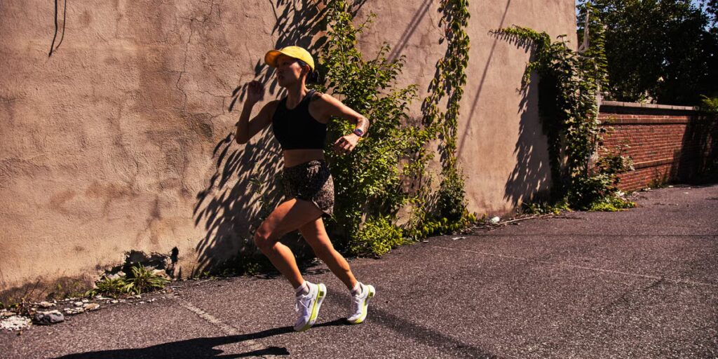 Fléchisseurs de hanche serrés ? 3 exercices approuvés par un physiothérapeute pour les coureurs
