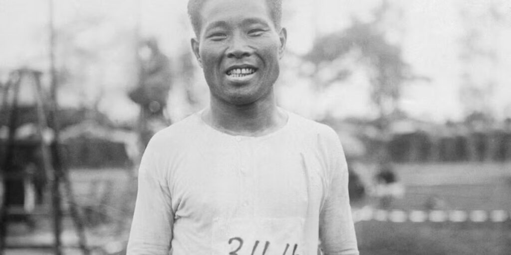 Il a disparu pendant le marathon olympique de 1912, puis l'a terminé 54 ans plus tard