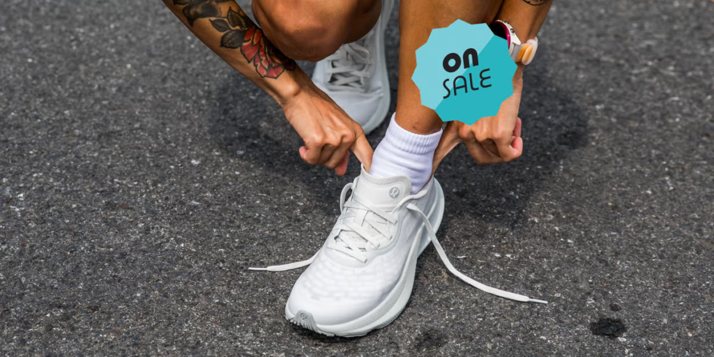 Le Max-Cushion Triumph 23 de Saucony contient de la supermousse pour le jour de la course — et c'est seulement 90 $ en ce moment