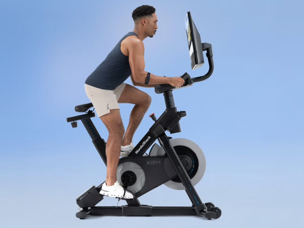 Vélo NordicTrack X24 : une option d'entraînement croisé intelligente pour les coureurs
