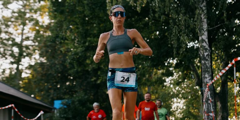 Megan Eckert établit le record du monde féminin sur six jours avec 636 milles
