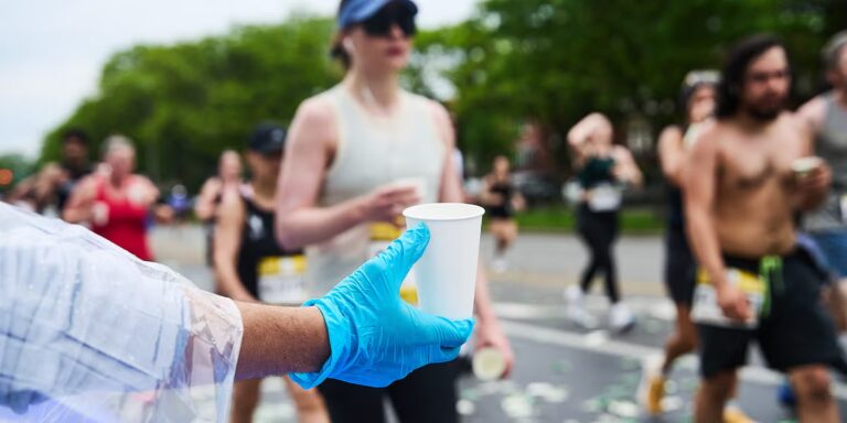 Plan d'hydratation marathon : stratégies des diététistes

