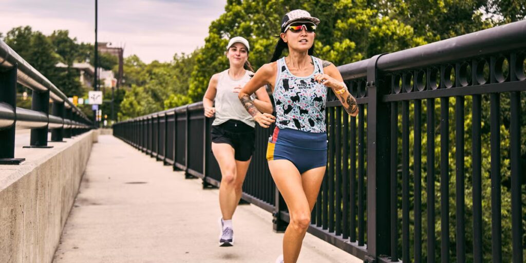 À quelle fréquence devriez-vous vous entraîner au rythme de la course ? Les entraîneurs expliquent les repères