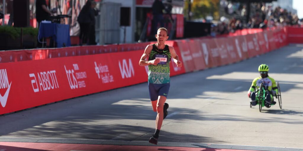 Galen Rupp bat le record américain du marathon des maîtres au marathon de Chicago 2026